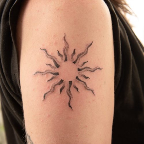 tatuaje sol negro