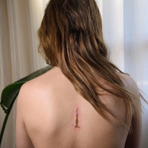 tatuaje de vela y candelabro