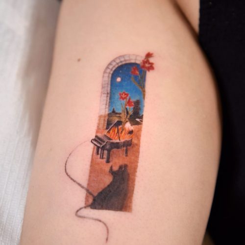 tatuaje paisaje y piano