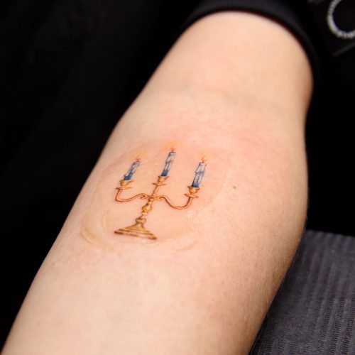 tatuaje candelabro y velas