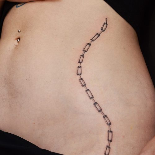 tatuaje cadenas realista